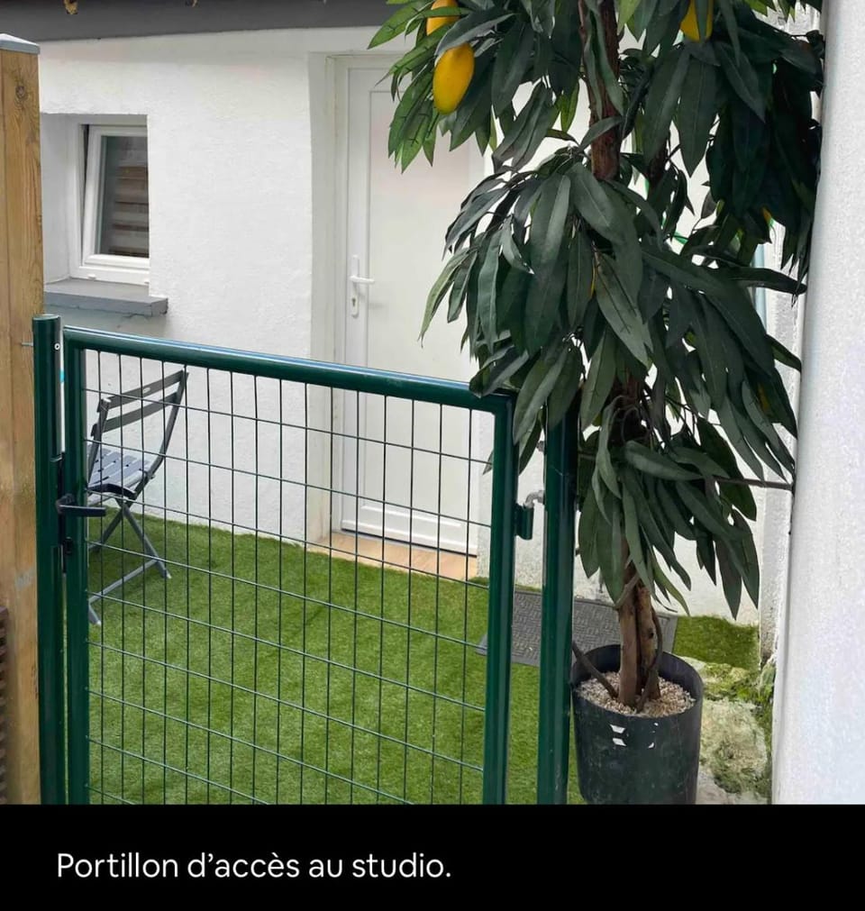 LE PATIO Studio-Terrasse Montbeliard-Centre Apartment in Montbéliard