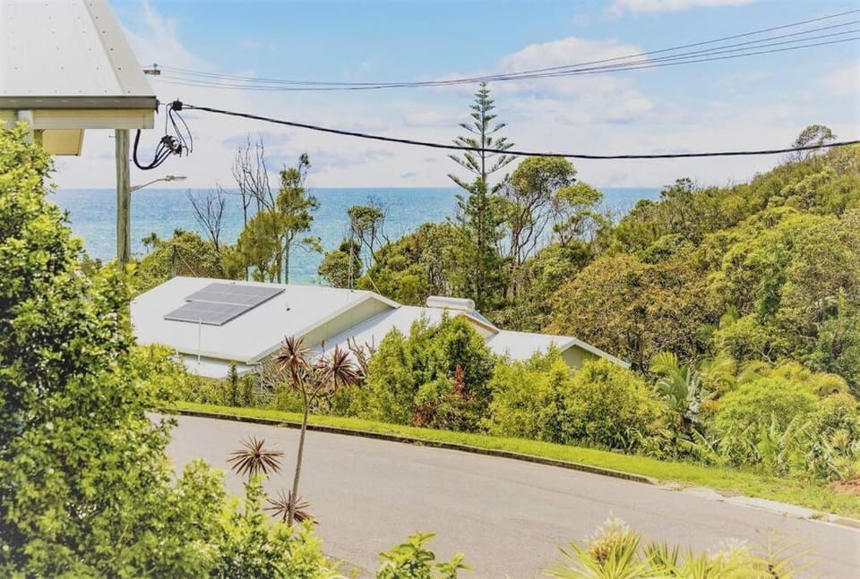 Sea view, Street view