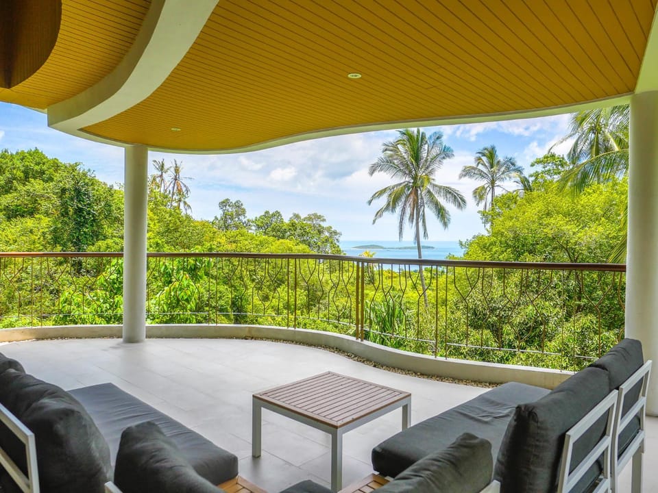 Tropical 3Br Infinity Pool & Sea Jungle View Villa in Ko Samui