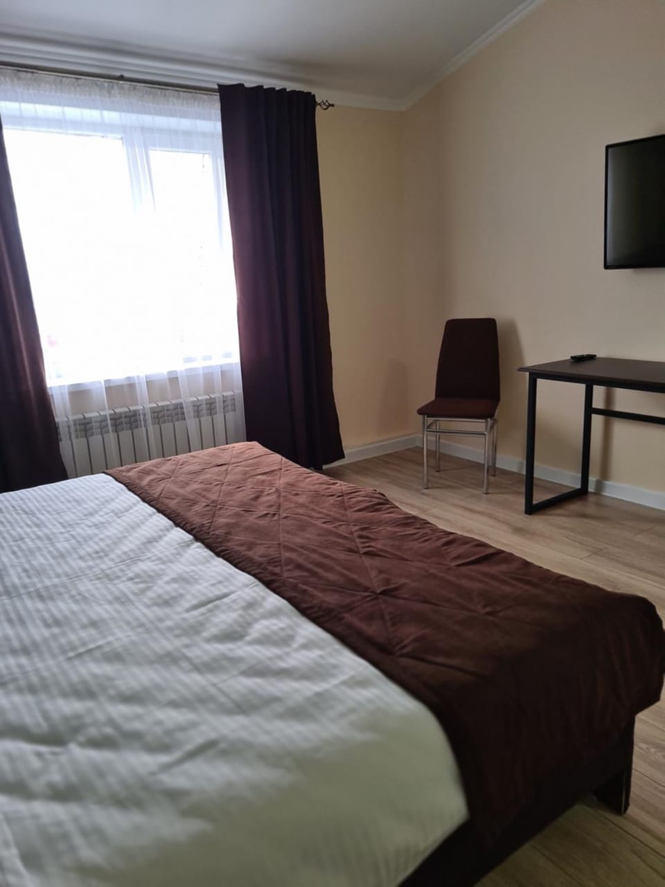 Bed, TV and multimedia, Photo of the whole room