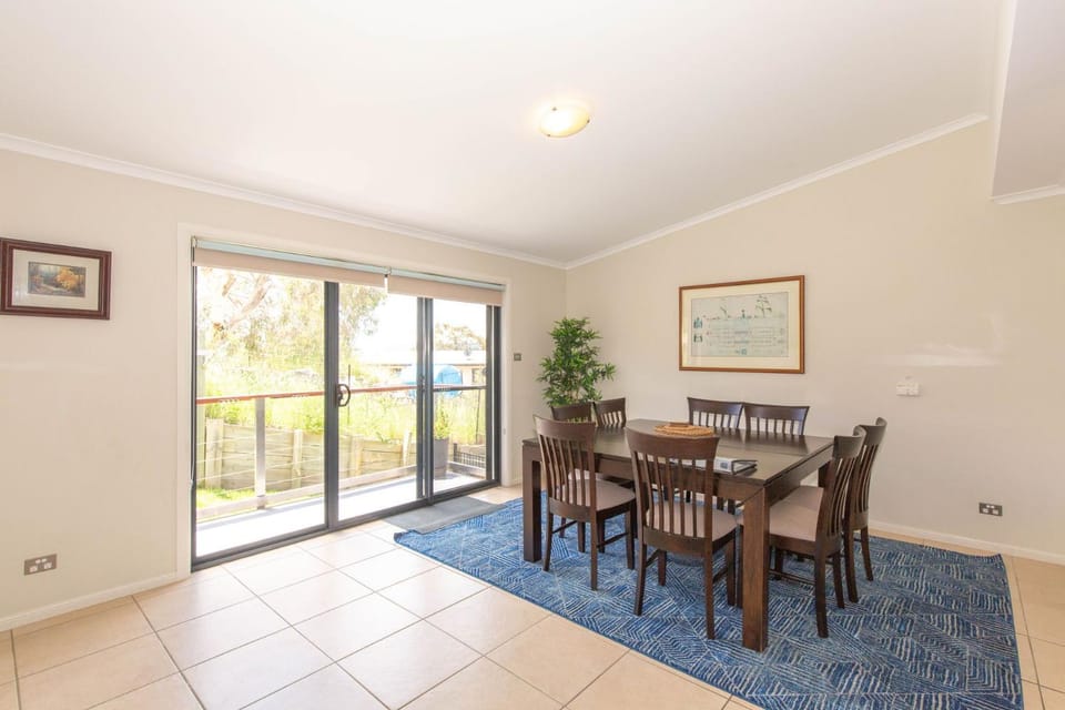 Eclipse 4 10 Nettin Circuit House in Jindabyne