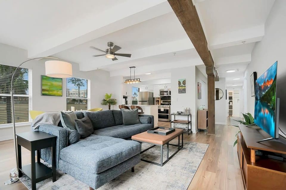 Park It At the Butterfield Garage, Historic Pre-Prohibition Style Apt in the Heart of Downtown Apartment in Saint Augustine