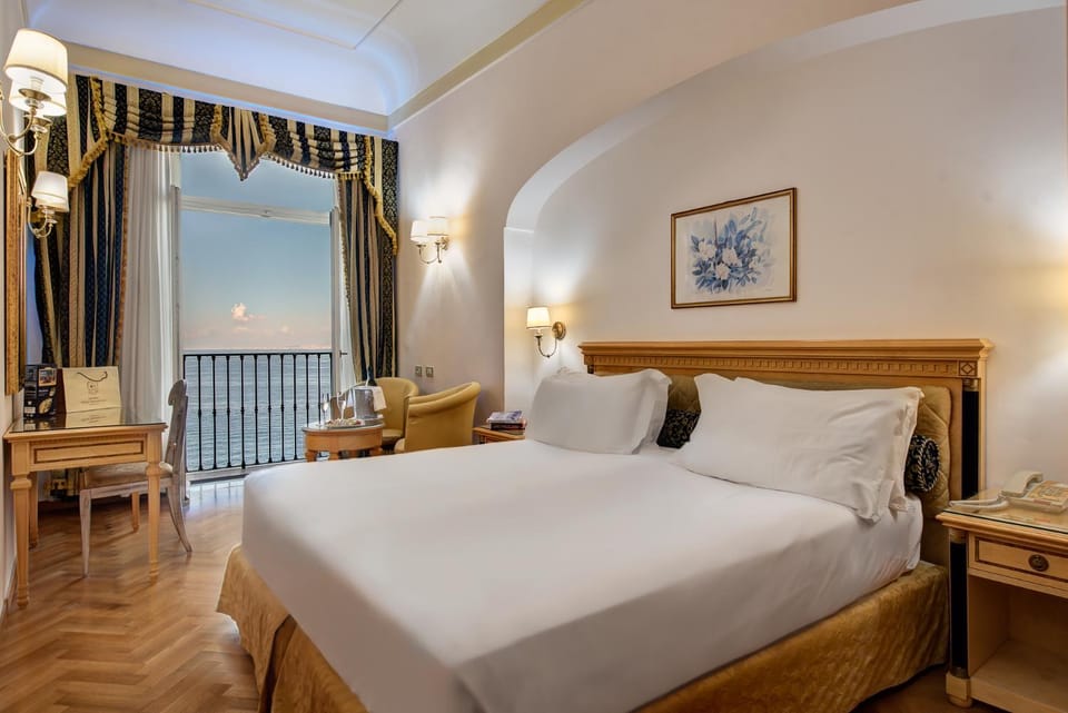Photo of the whole room, Bedroom, Sea view