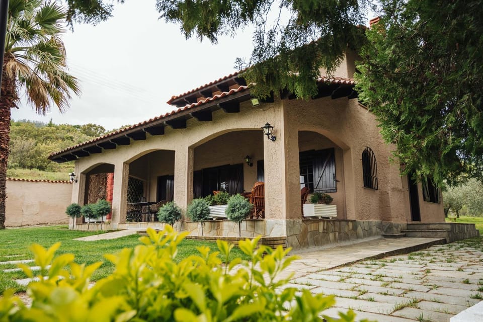 Patio, Facade/entrance