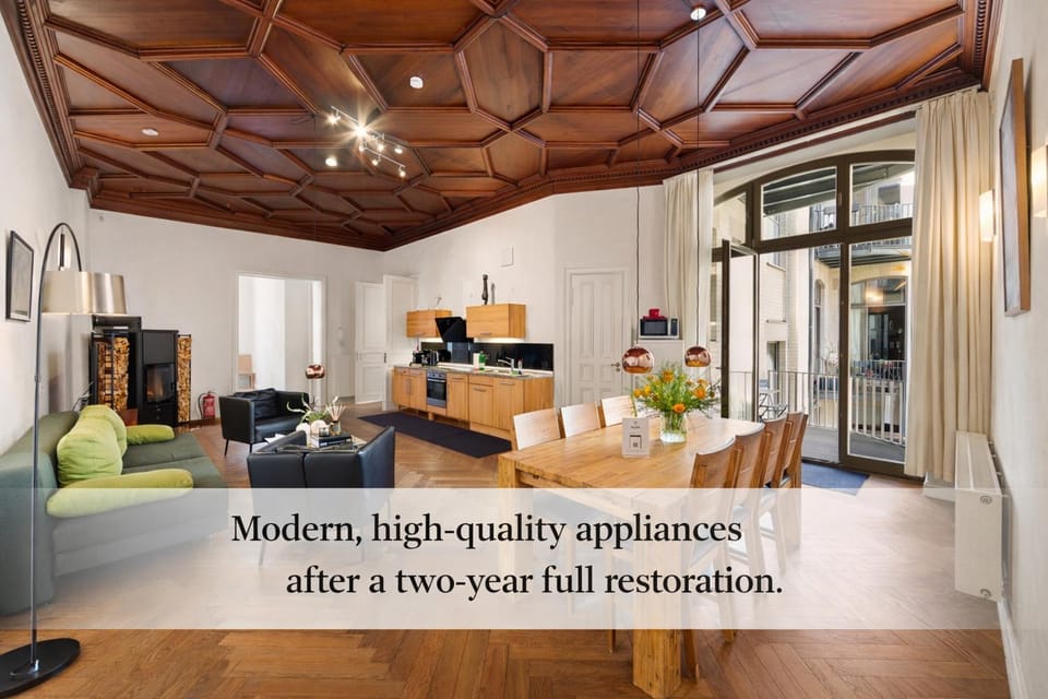 Day, TV and multimedia, Coffee/tea facilities, Balcony/Terrace, Living room, Seating area, Dining area, Time of day, fireplace, oven, stove, toaster, kitchen