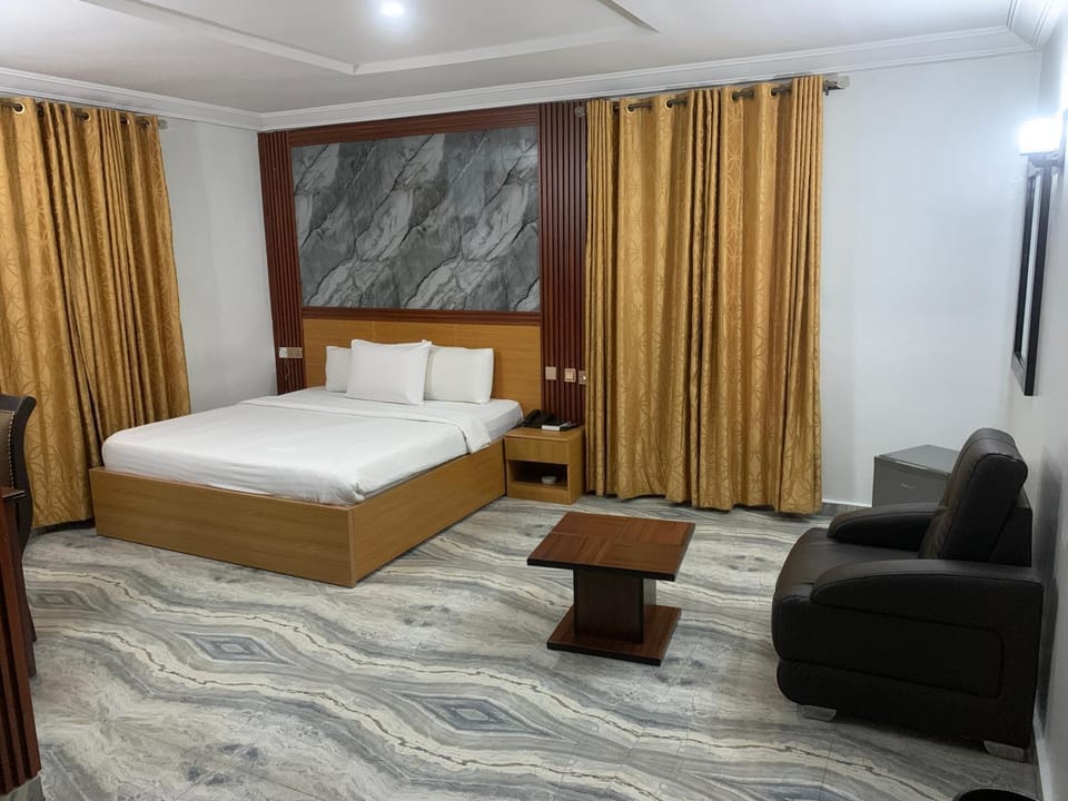 Bed, Seating area, Bedroom