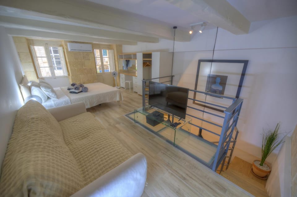 Cute and modern duplex apartment in ideal location RCAS1-1 Apartment in Valletta
