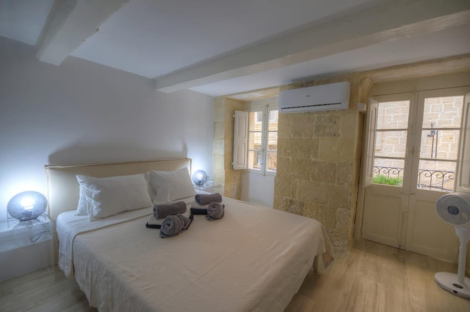 Cute and modern duplex apartment in ideal location RCAS1-1 Apartment in Valletta