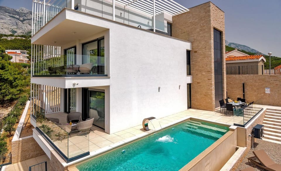 Property building, Patio, Day, Natural landscape, Summer, Garden, Hot Tub, View (from property/room), Balcony/Terrace, Balcony/Terrace, Beach, Mountain view, Pool view, Sea view, Swimming pool, Swimming pool, sunbed