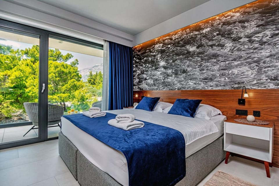 Bed, Bathroom, Photo of the whole room, Beach, Bedroom, Sea view, towels