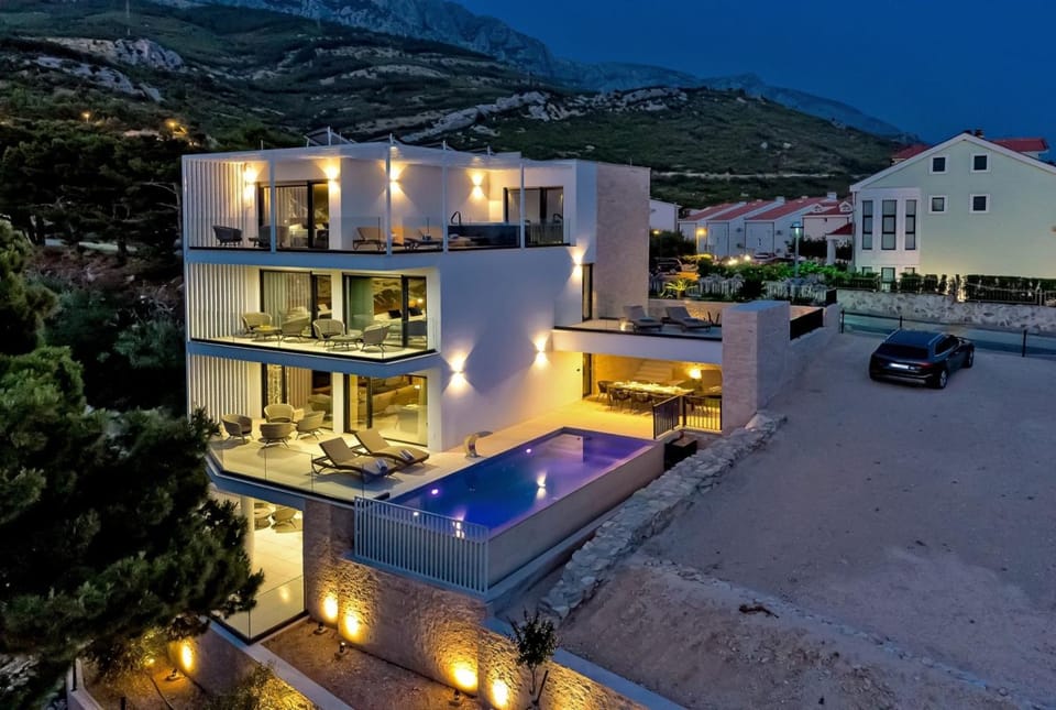 Property building, Night, Natural landscape, Garden, Sauna, Balcony/Terrace, Kitchen or kitchenette, Seating area, Beach, Mountain view, Pool view, Sea view, Swimming pool, Swimming pool, Parking