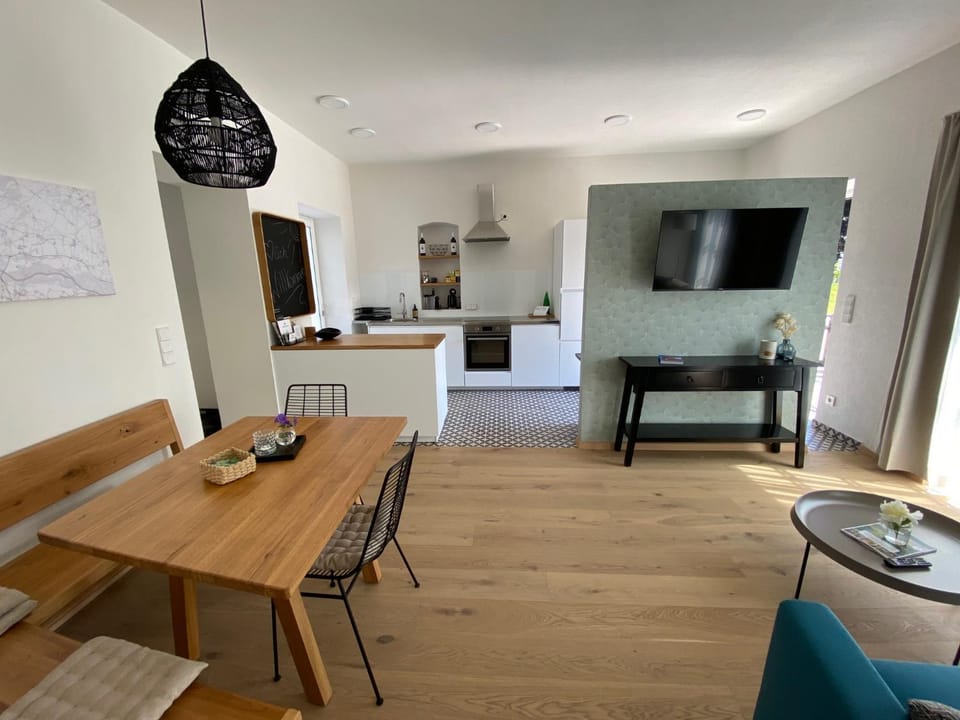 Living room, Dining area, kitchen