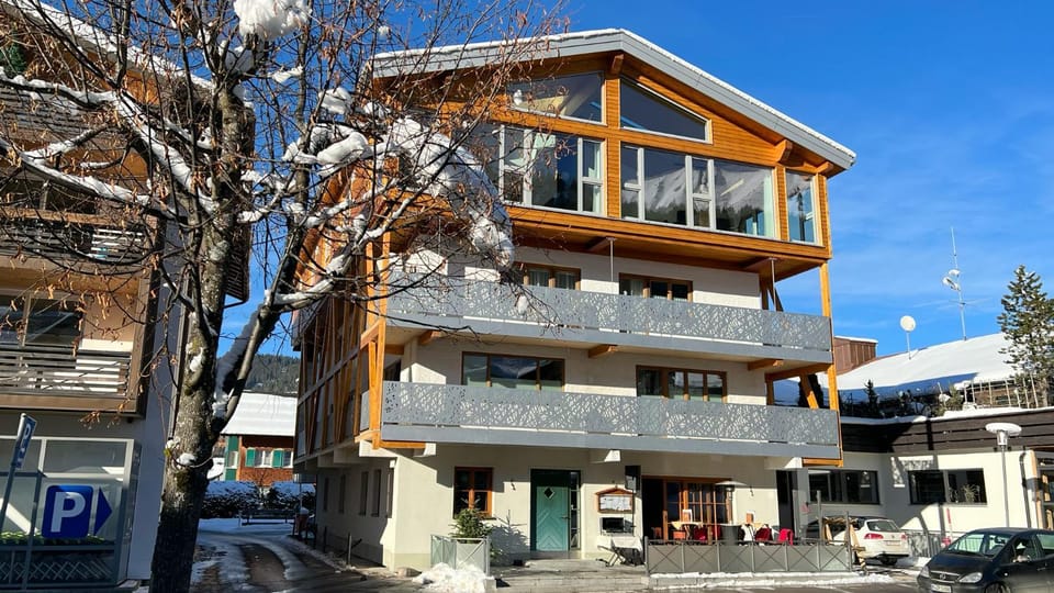 Facade/entrance, Winter