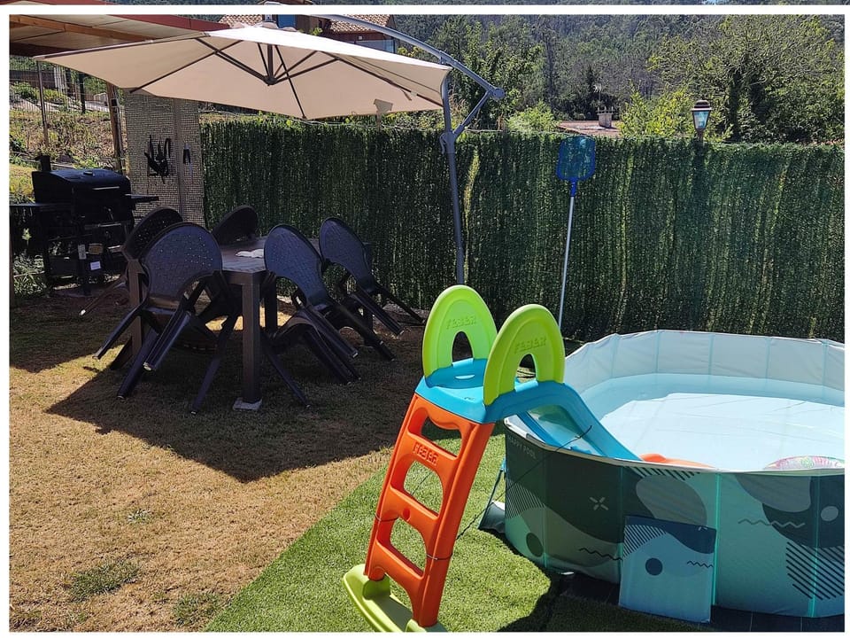 Day, Summer, Garden, Dining area, Garden view, Swimming pool