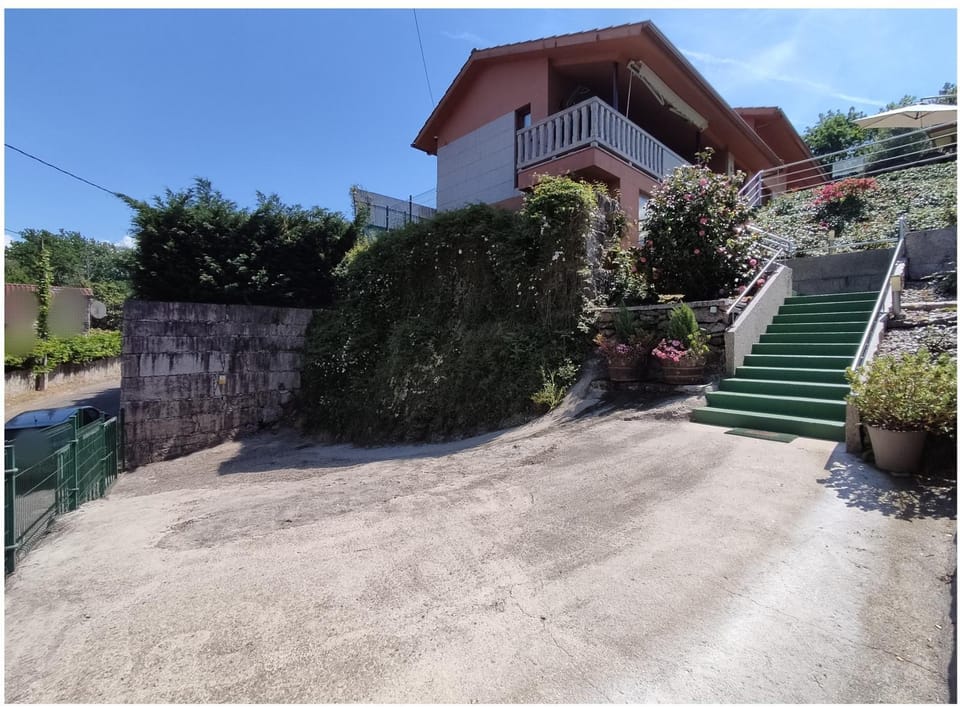Property building, Facade/entrance, Garden, Mountain view, Quiet street view, Parking