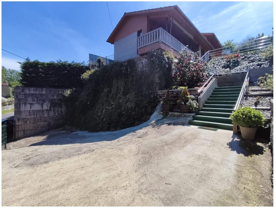 Facade/entrance, Spring, Day, Garden, Garden view, Parking