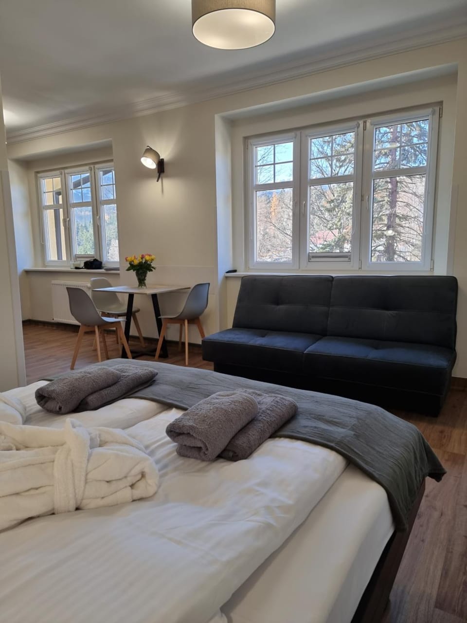 Bed, Bedroom, towels