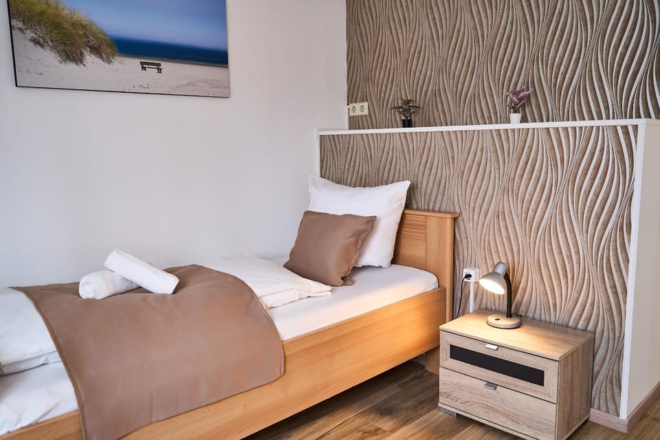 Bed, Photo of the whole room, towels