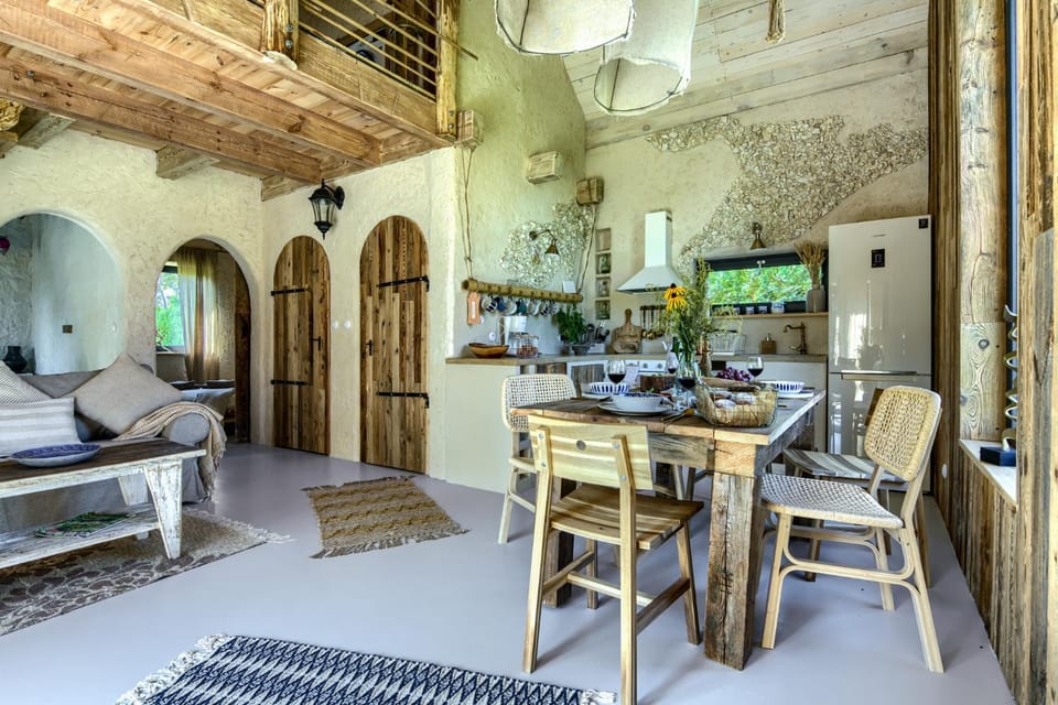 Seating area, Dining area