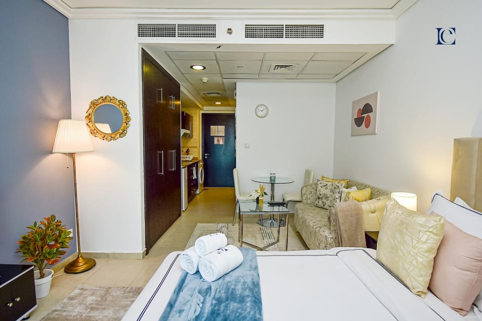 Bed, Kitchen or kitchenette, Living room, Photo of the whole room, Seating area, Dining area, Bedroom, air conditioner