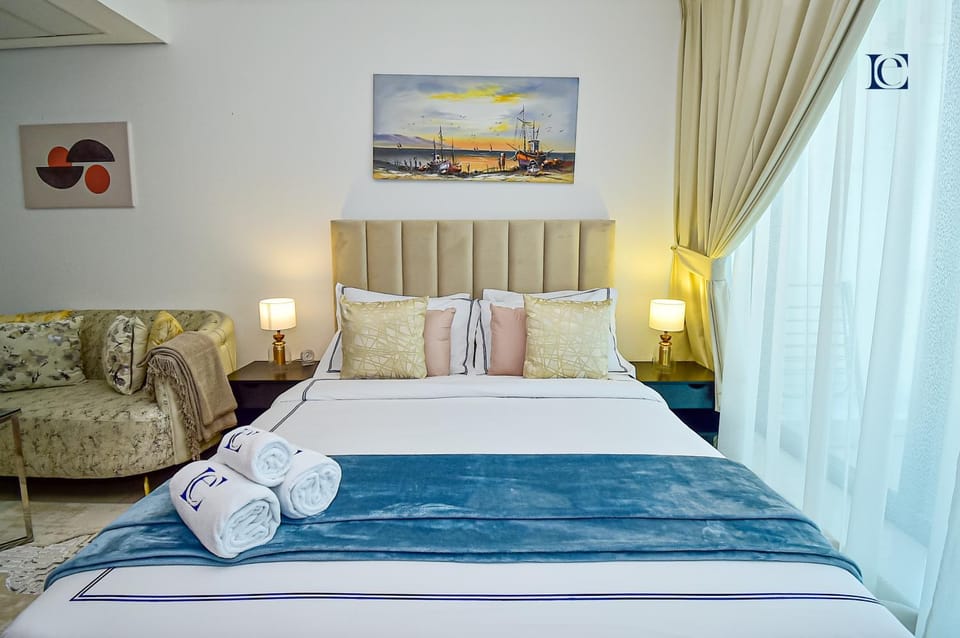 Bed, Living room, Photo of the whole room, Seating area