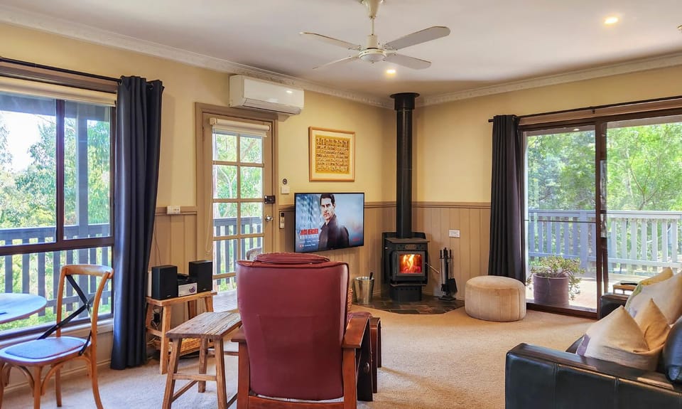 TV and multimedia, Living room, Seating area, Dining area, Garden view, fireplace