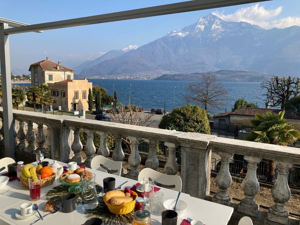 View (from property/room), Balcony/Terrace, Lake view, Mountain view