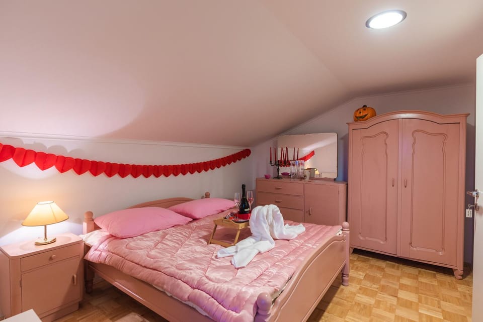 Bed, Bedroom