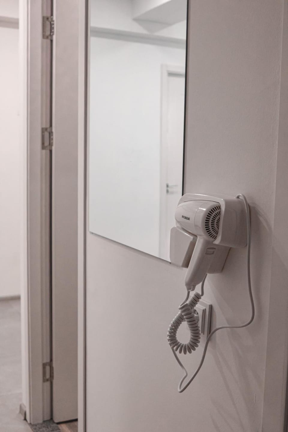 Shower, Property building, Bathroom, Coffee/tea facilities, heating