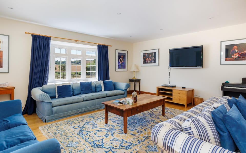 Communal lounge/ TV room, Living room