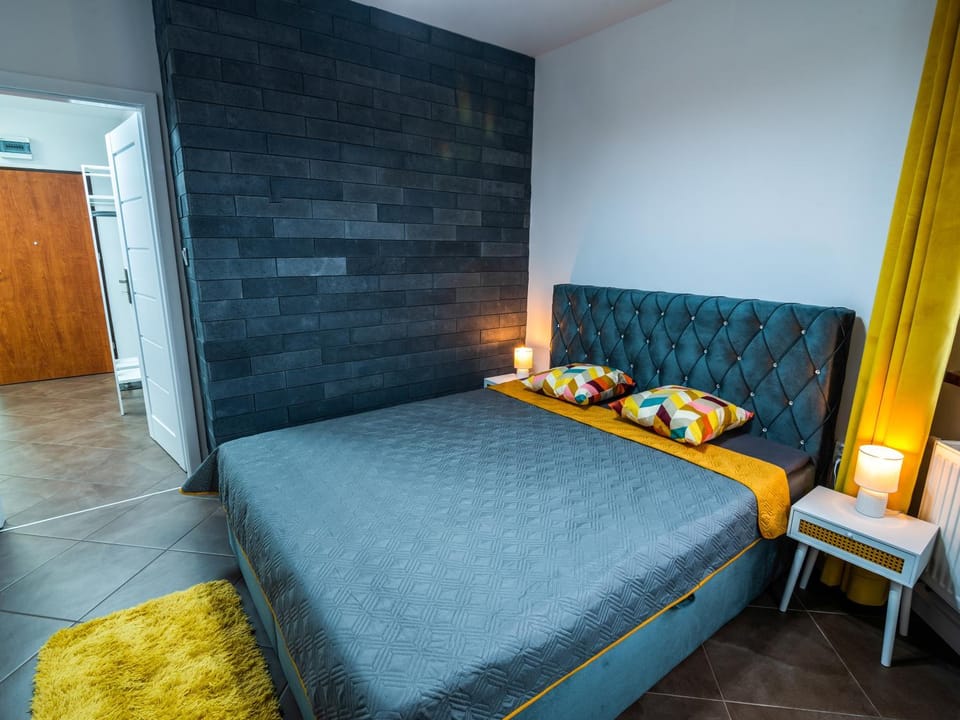 Bed, Photo of the whole room, Bedroom, Guests, children, locker, kitchen