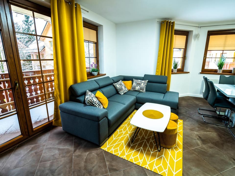 Communal lounge/ TV room, Balcony/Terrace, Living room, Seating area