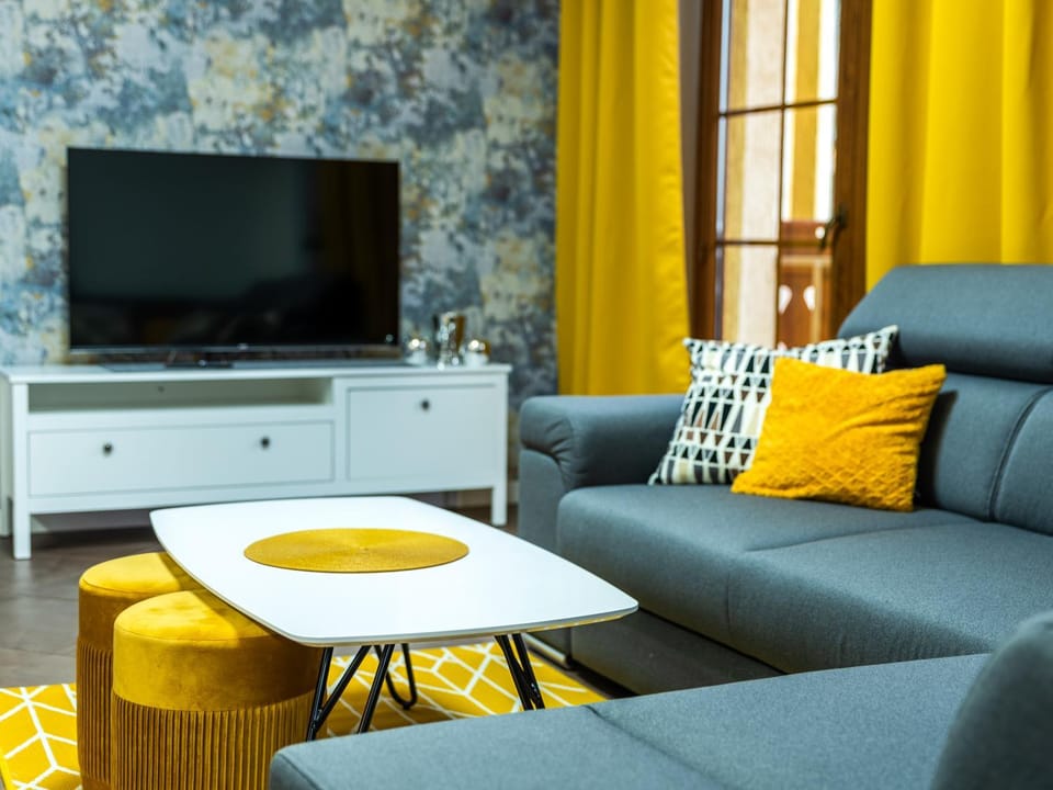Communal lounge/ TV room, TV and multimedia, Balcony/Terrace, Living room
