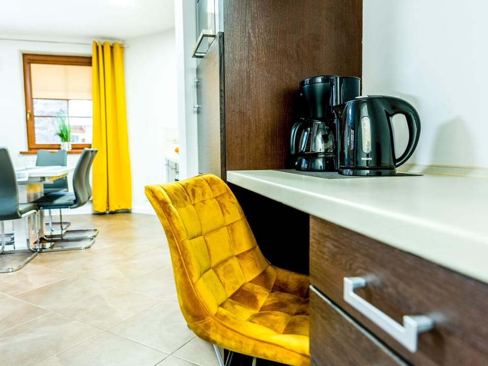 Communal lounge/ TV room, Coffee/tea facilities, Kitchen or kitchenette, Living room, Seating area