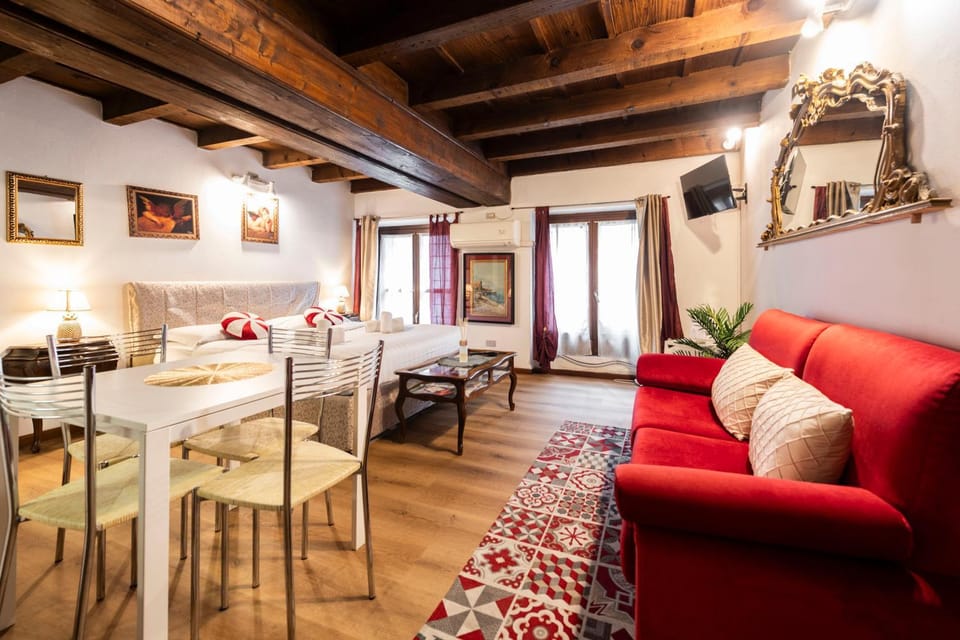 Leoncin d'oro by Reasy&Busy Apartment in Verona