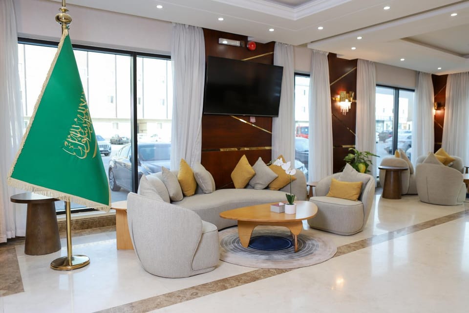 TV and multimedia, Lobby or reception, Seating area, Internal: Not applicable to any particular room