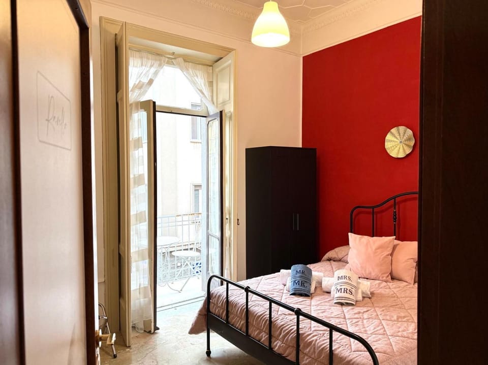 B&B ELEGANT LENA Bed and Breakfast in Salerno