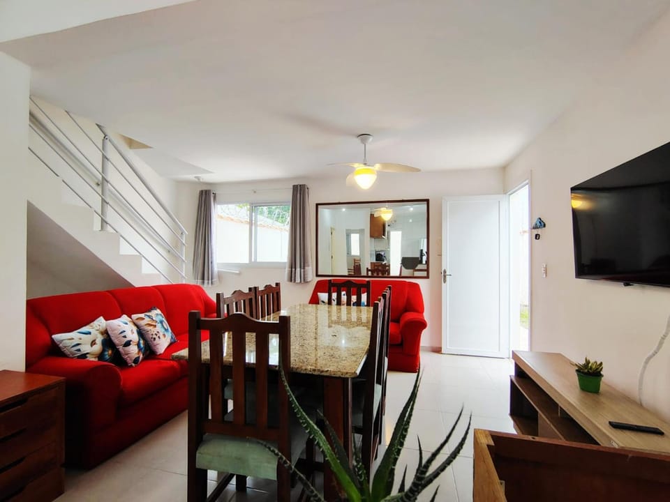 Casa a poucos metros da praia House in Bertioga