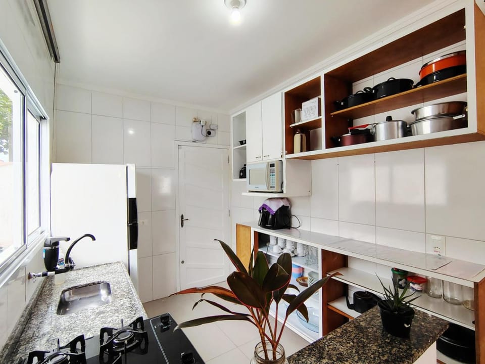 Casa a poucos metros da praia House in Bertioga