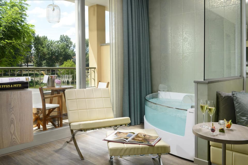 Hot Tub, Balcony/Terrace, Photo of the whole room