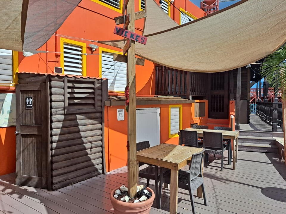 Property building, Patio, Day, Balcony/Terrace
