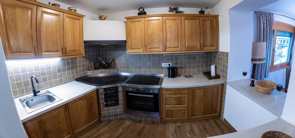 Kitchen or kitchenette, dishwasher, oven, stove, toaster