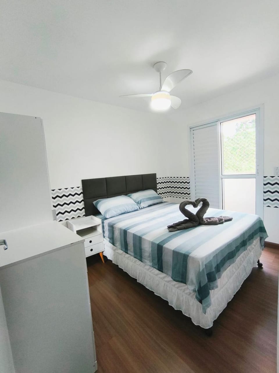 Bed, Photo of the whole room, Bedroom, towels