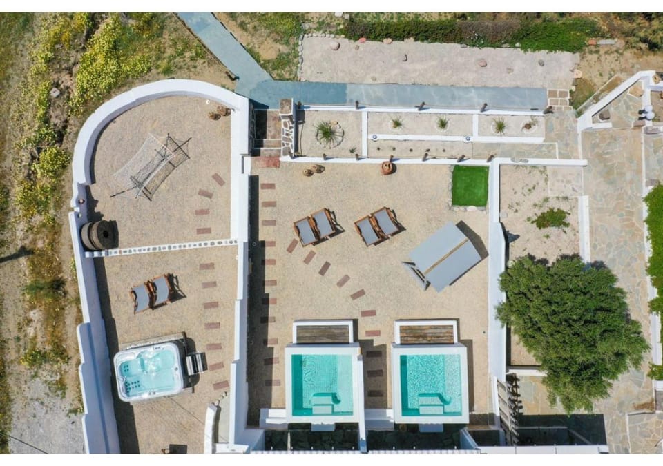 Property building, Bird's eye view, Swimming pool