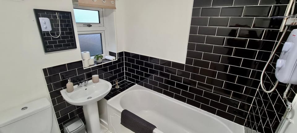 ✪ Spacious Luxury 2-bed w/ parking & garden Apartment in Leeds
