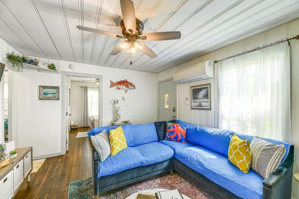 Cozy Cottage w/ Patio < 2 Mi to Rockport Beach! House in Rockport