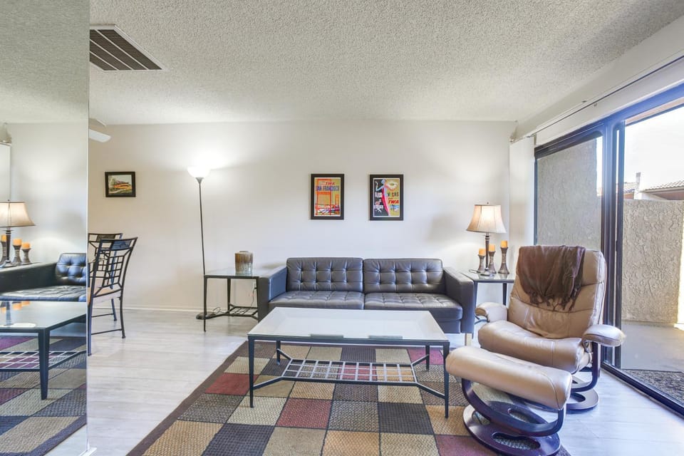 Walk to Dtwn Palm Springs: Condo w/ Pool Access House in Palm Springs