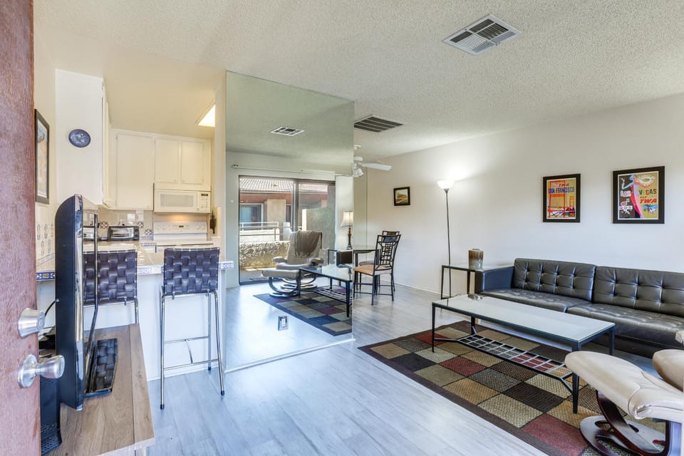 Walk to Dtwn Palm Springs: Condo w/ Pool Access House in Palm Springs