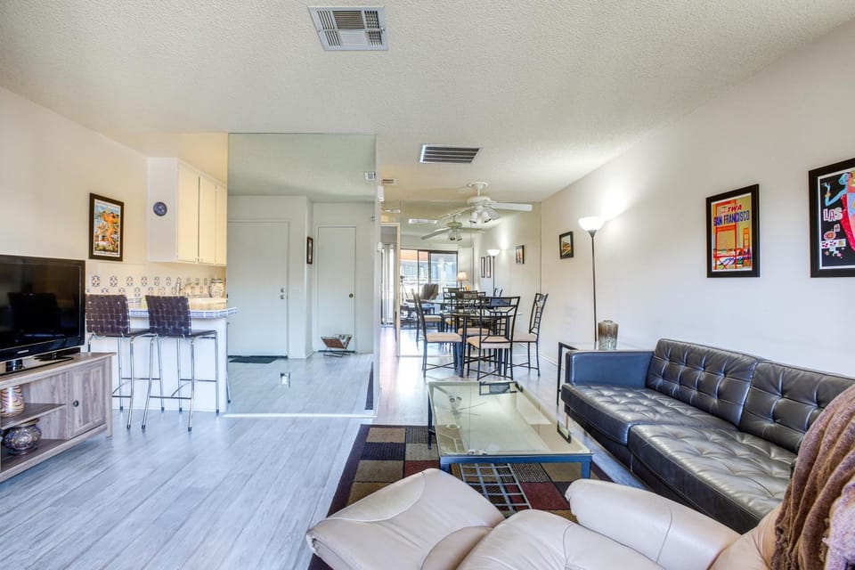 Walk to Dtwn Palm Springs: Condo w/ Pool Access House in Palm Springs