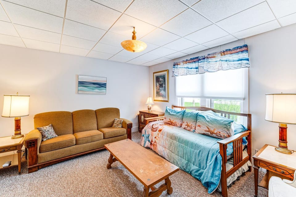 Twin Lakes Cottage: Walk to Elizabeth Lake! House in Twin Lakes